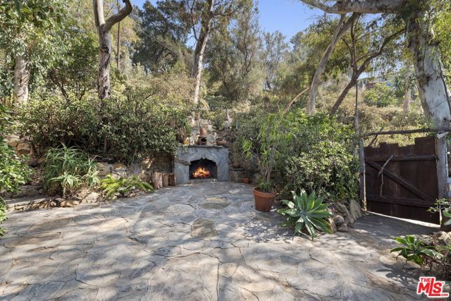 1431 Avon Park Ter., Los Angeles, CA 90026