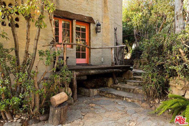 1431 Avon Park Ter., Los Angeles, CA 90026