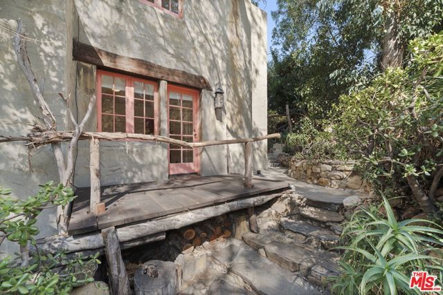 1431 Avon Park Ter., Los Angeles, CA 90026