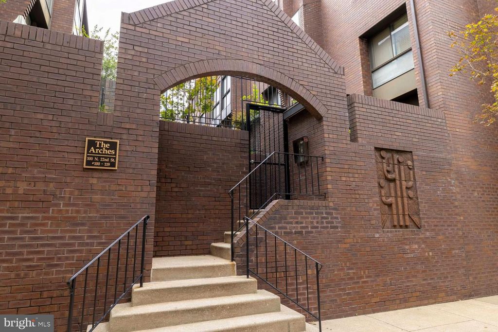 100 N 22ND ST #102, PHILADELPHIA, PA 19103 — exterior