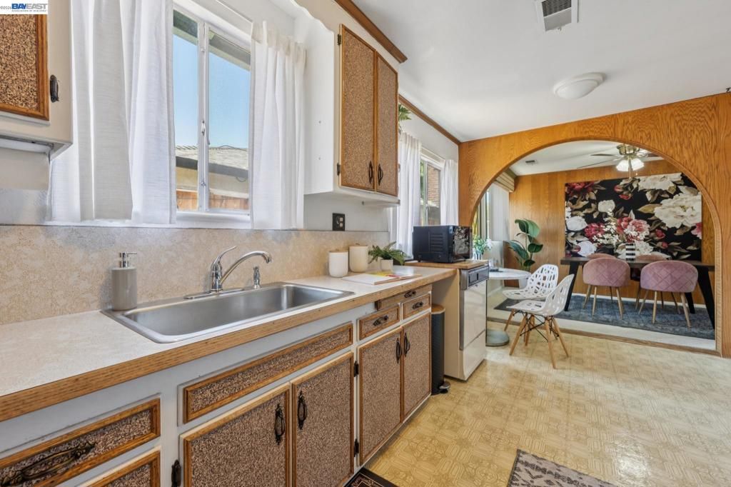 Image 11 of property listing at 107 VIRGINIA STREET, Hayward, CA 94544