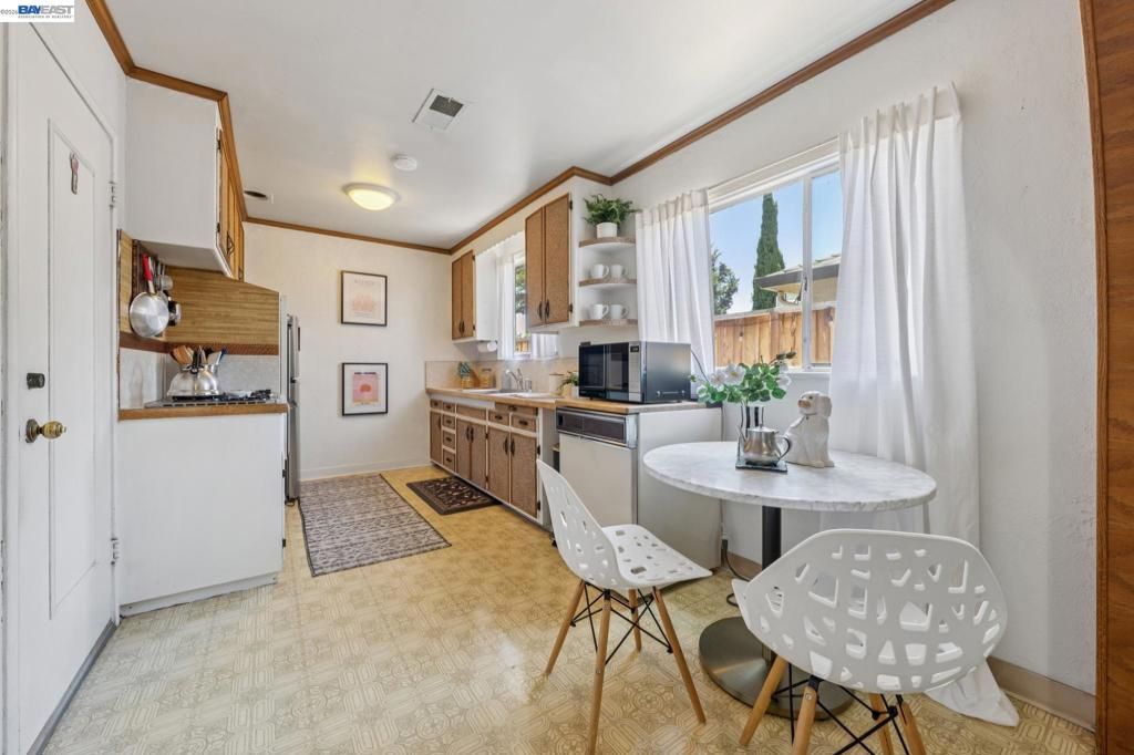 Image 12 of property listing at 107 VIRGINIA STREET, Hayward, CA 94544
