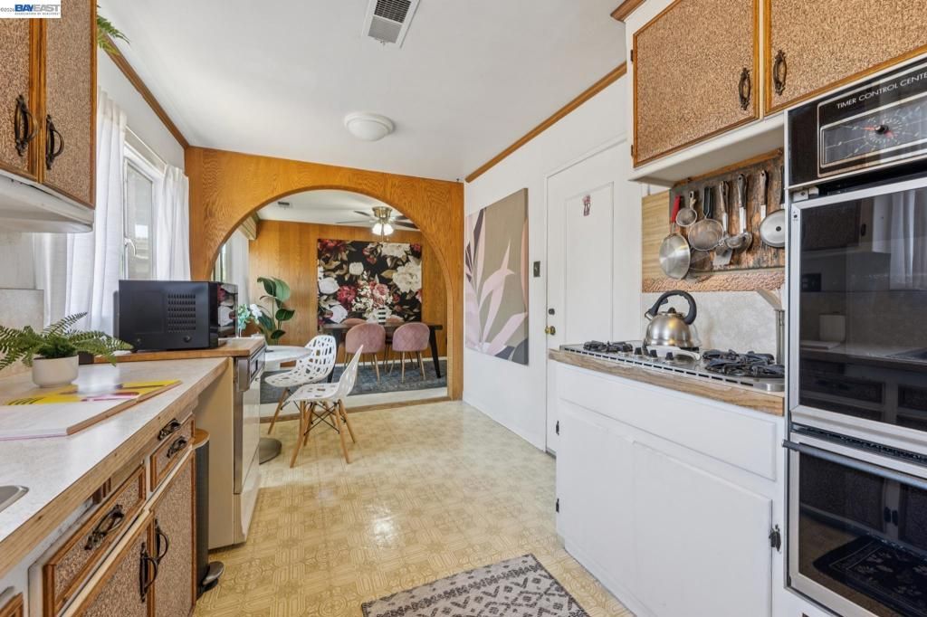 Image 14 of property listing at 107 VIRGINIA STREET, Hayward, CA 94544