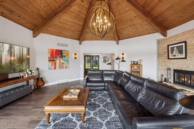 3550 Island View Circle NW, Prior Lake, MN 55372