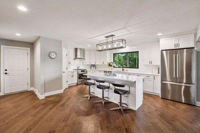 3550 Island View Circle NW, Prior Lake, MN 55372