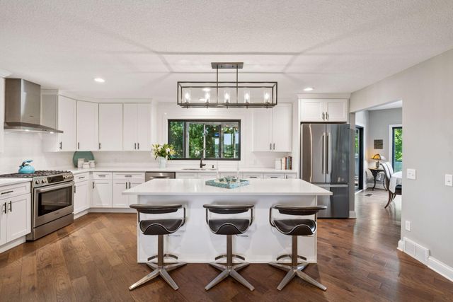 3550 Island View Circle NW, Prior Lake, MN 55372