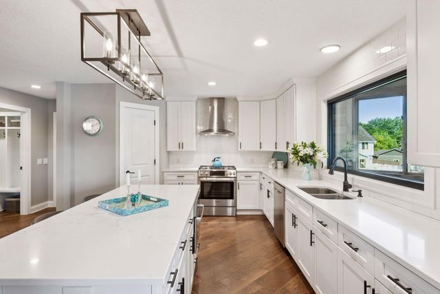 3550 Island View Circle NW, Prior Lake, MN 55372