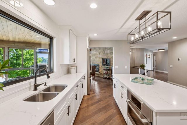 3550 Island View Circle NW, Prior Lake, MN 55372