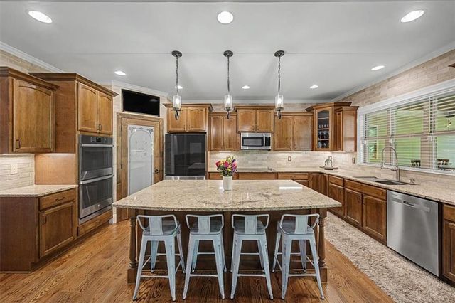 711 Upper Burris Road, Canton, GA 30114