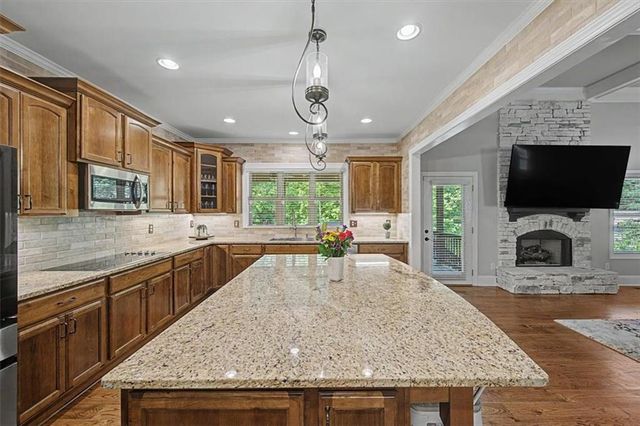 711 Upper Burris Road, Canton, GA 30114