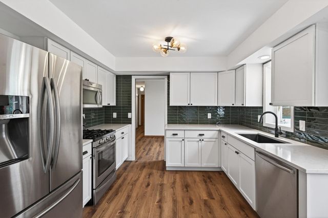 2541 Quebec Avenue S, Saint Louis Park, MN 55426