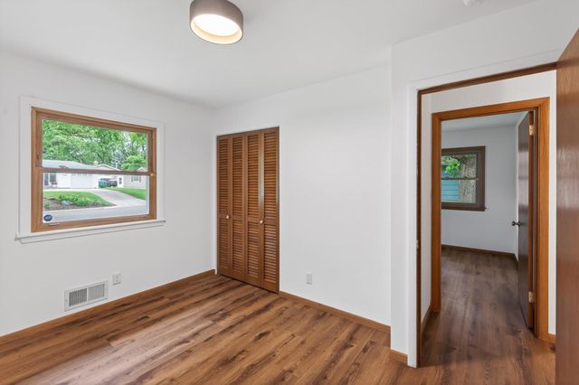 2541 Quebec Avenue S, Saint Louis Park, MN 55426
