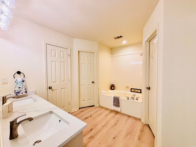 1004 Norwich Drive, Benton, AR 72019