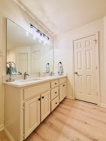 1004 Norwich Drive, Benton, AR 72019