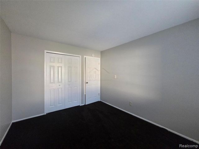 30276 Southfield Road 215, Southfield, MI 48076