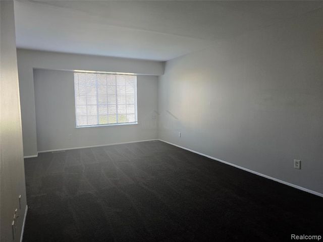 30276 Southfield Road 215, Southfield, MI 48076