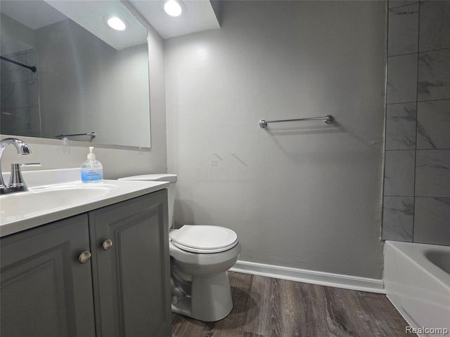 30276 Southfield Road 215, Southfield, MI 48076
