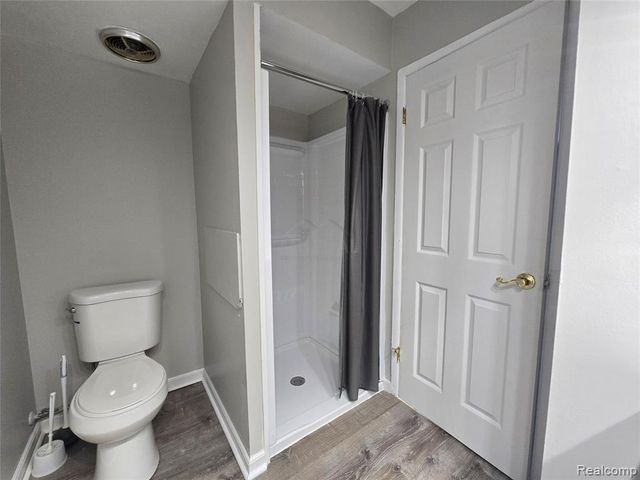 30276 Southfield Road 215, Southfield, MI 48076