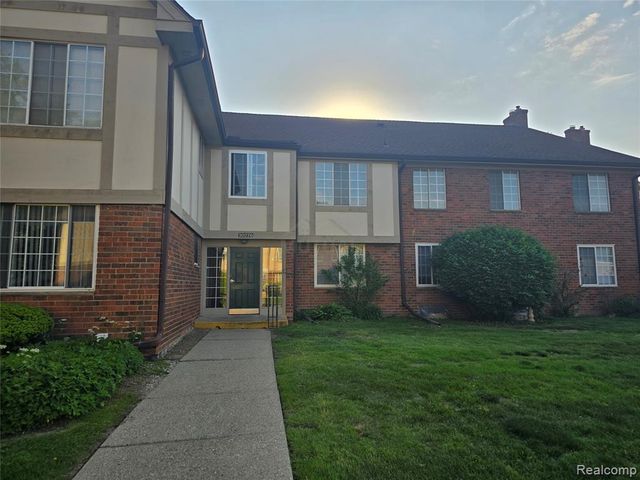 30276 Southfield Road 215, Southfield, MI 48076