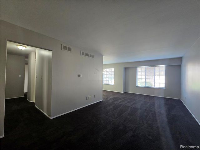 30276 Southfield Road 215, Southfield, MI 48076