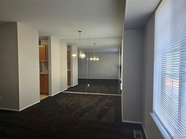 30276 Southfield Road 215, Southfield, MI 48076