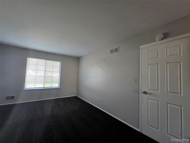 30276 Southfield Road 215, Southfield, MI 48076