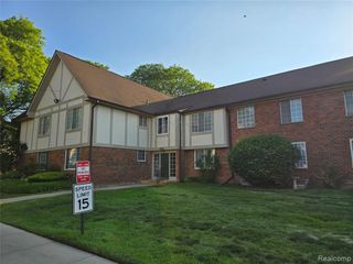30276 Southfield Road 215, Southfield, MI 48076