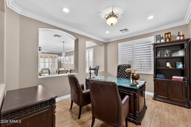 8812 W MYRTLE Avenue, Glendale, AZ 85305