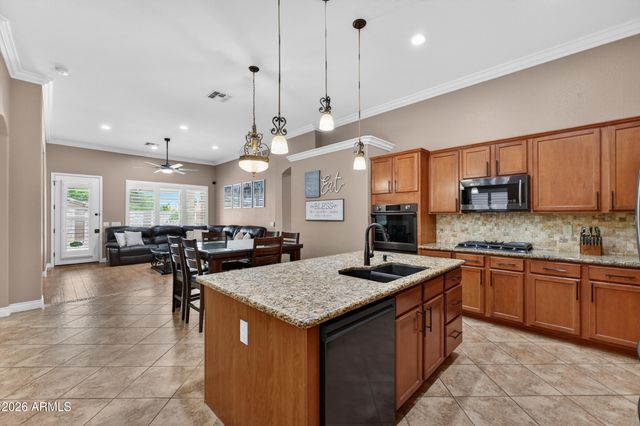 8812 W MYRTLE Avenue, Glendale, AZ 85305