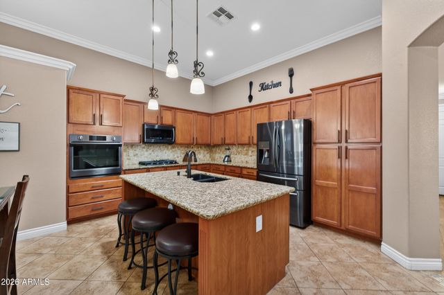 8812 W MYRTLE Avenue, Glendale, AZ 85305