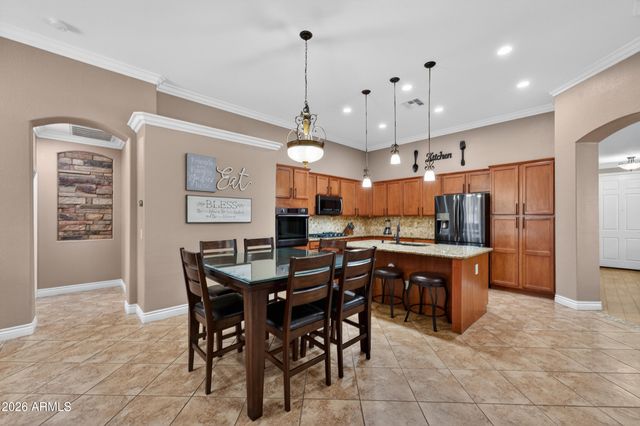 8812 W MYRTLE Avenue, Glendale, AZ 85305