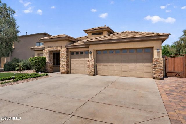 8812 W MYRTLE Avenue, Glendale, AZ 85305