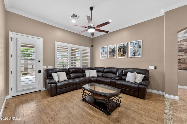 8812 W MYRTLE Avenue, Glendale, AZ 85305