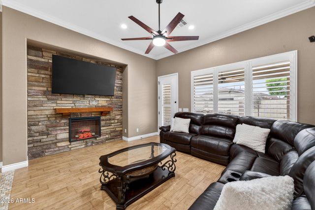 8812 W MYRTLE Avenue, Glendale, AZ 85305