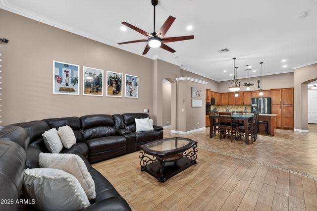 8812 W MYRTLE Avenue, Glendale, AZ 85305