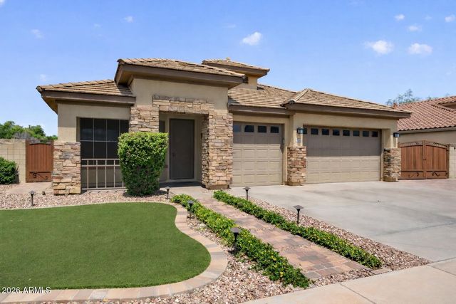 8812 W MYRTLE Avenue, Glendale, AZ 85305