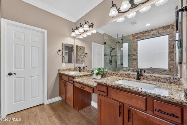 8812 W MYRTLE Avenue, Glendale, AZ 85305