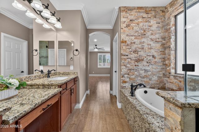 8812 W MYRTLE Avenue, Glendale, AZ 85305