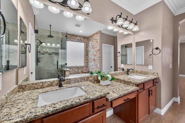 8812 W MYRTLE Avenue, Glendale, AZ 85305