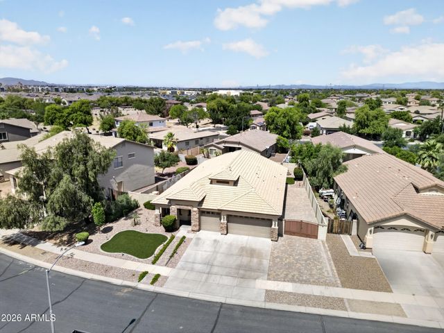 8812 W MYRTLE Avenue, Glendale, AZ 85305