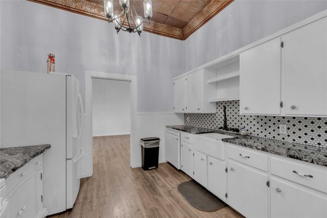 611 South Franklin ST, La Grange, TX 78945