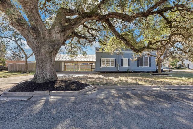 611 South Franklin ST, La Grange, TX 78945