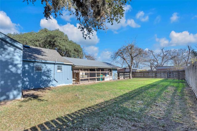 611 South Franklin ST, La Grange, TX 78945