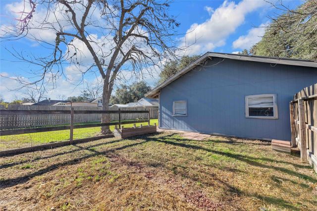 611 South Franklin ST, La Grange, TX 78945