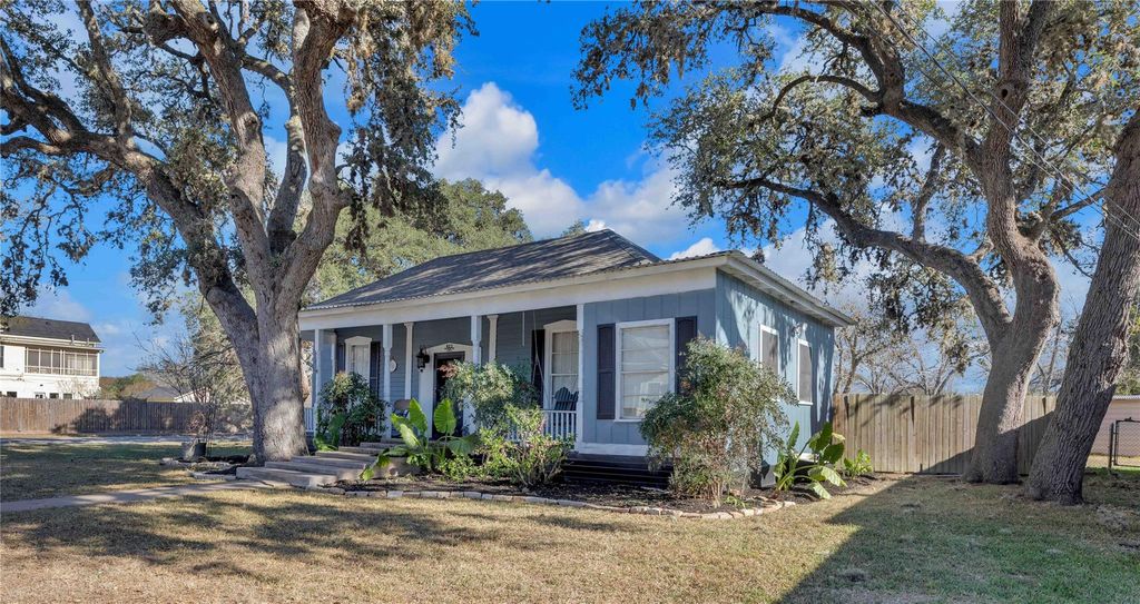 611 South Franklin ST, La Grange, TX 78945