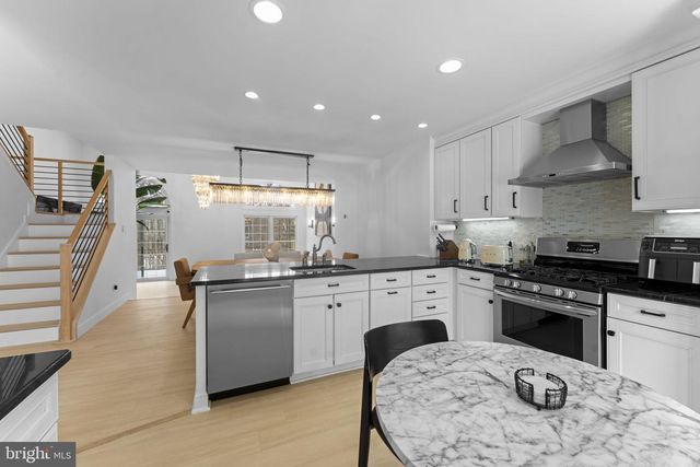 11433 HERITAGE OAK CT, Reston, VA 20194