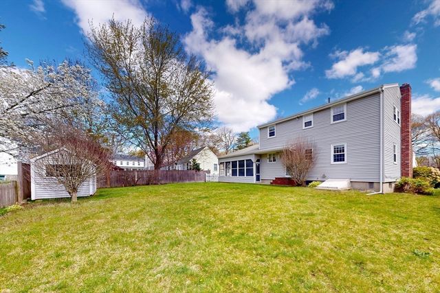 15 Rose St, Milton, MA 02186