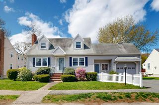 15 Rose St, Milton, MA 02186