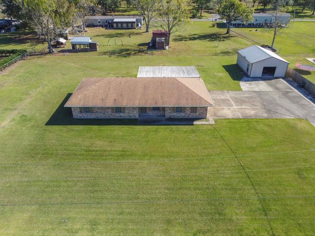 111 Swamp Dr, Bourg, LA 70343