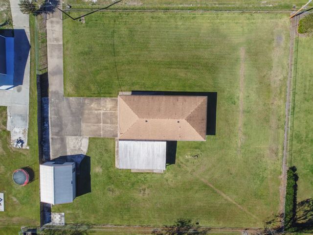 111 Swamp Dr, Bourg, LA 70343